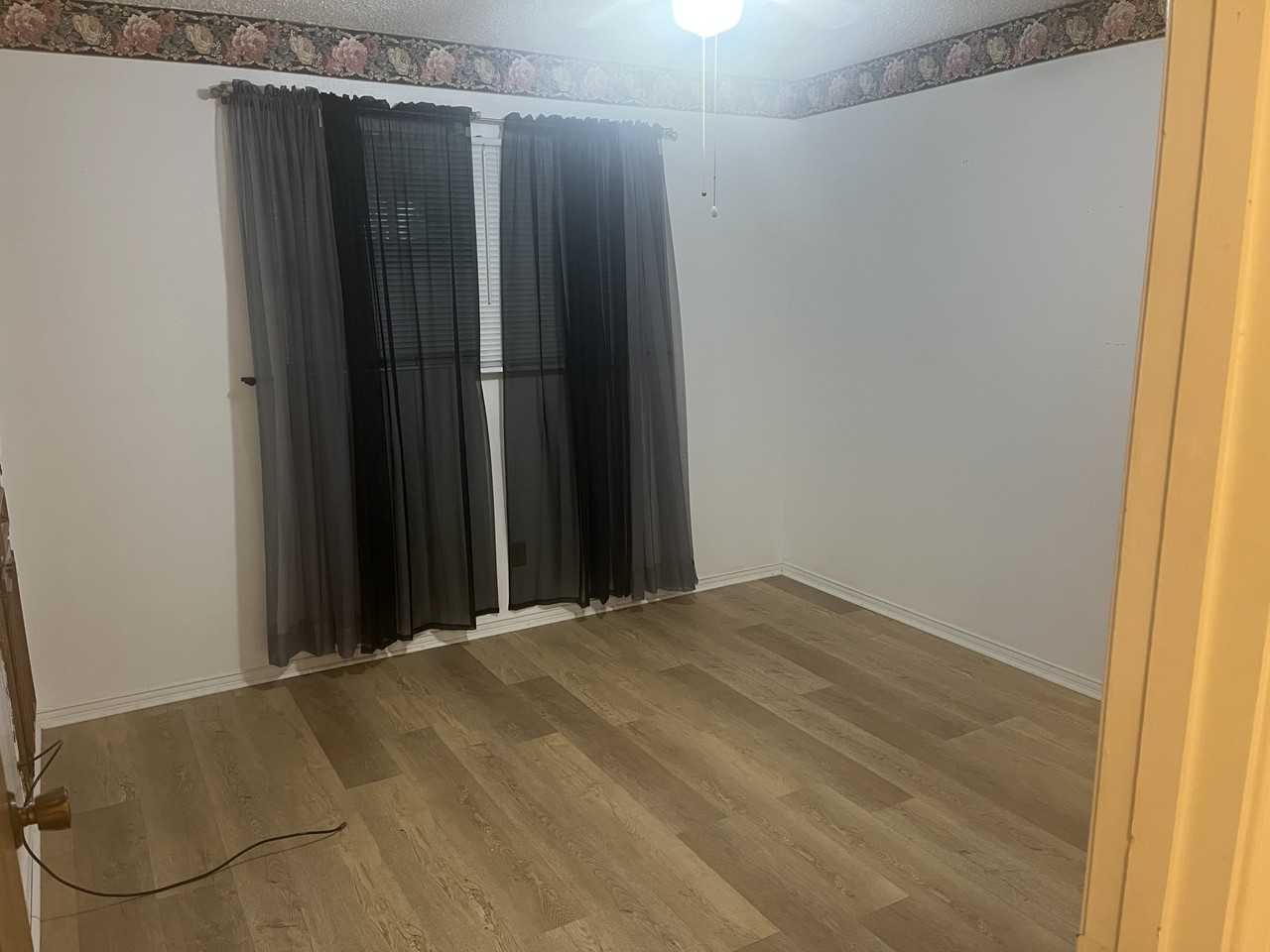 403 South Walnut Street - Photo 3 of 7