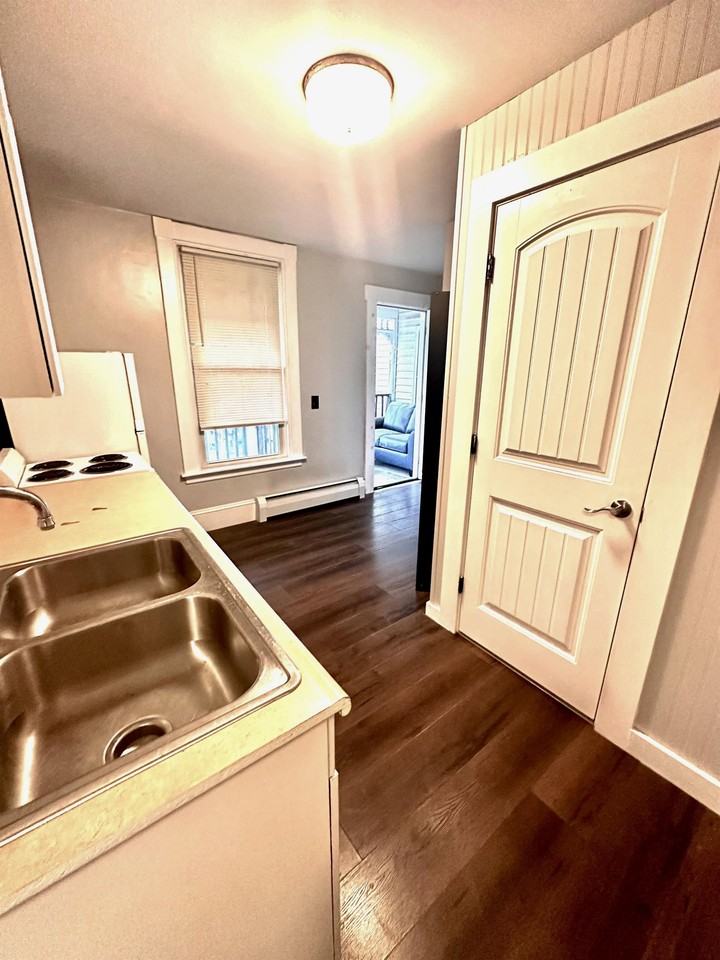 646 Main Rd. N. - Photo 3 of 28