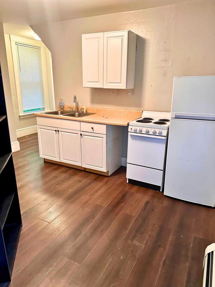 646 Main Rd. N. - Photo 4 of 28