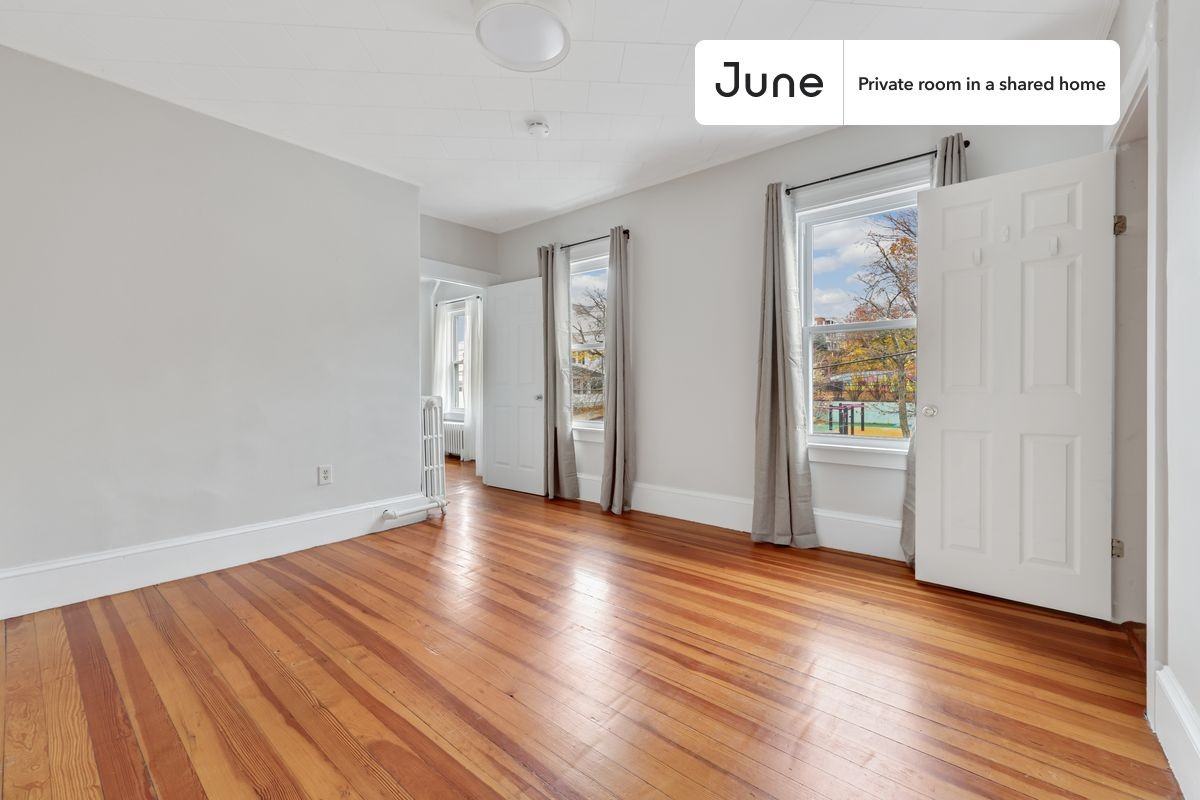 29 Craigie St #B - Photo 2 of 14