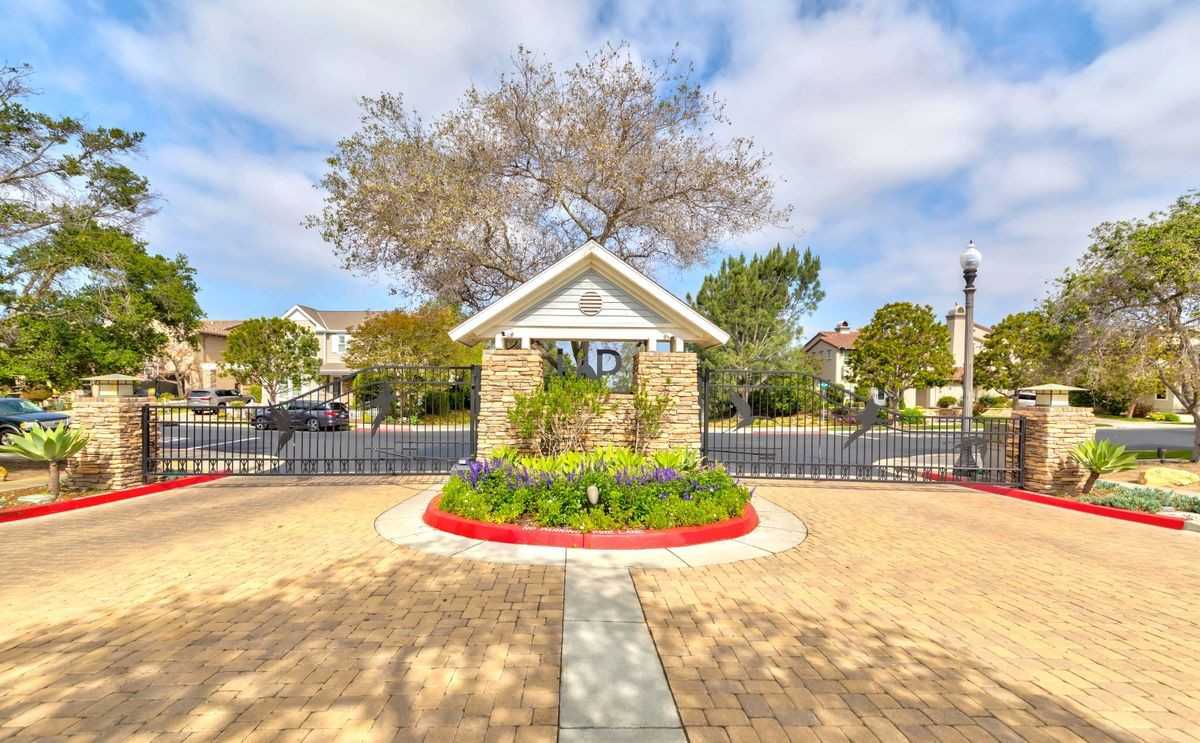 935 Heron Cir - Photo 3 of 50