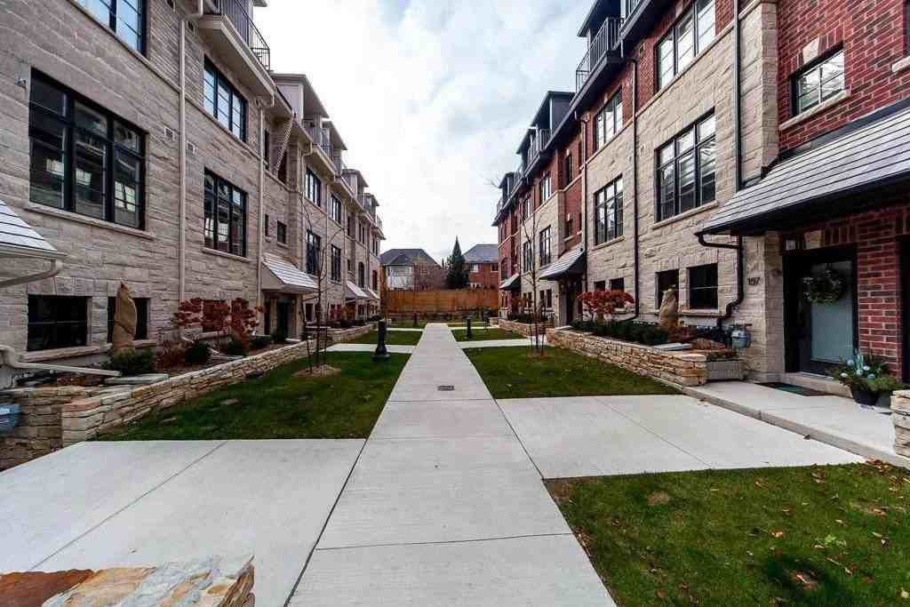 35 Lunar Cres - Photo 2 of 45