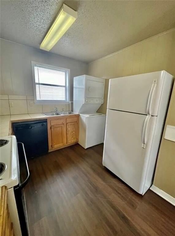 775 W Sycamore St - Photo 4 of 7