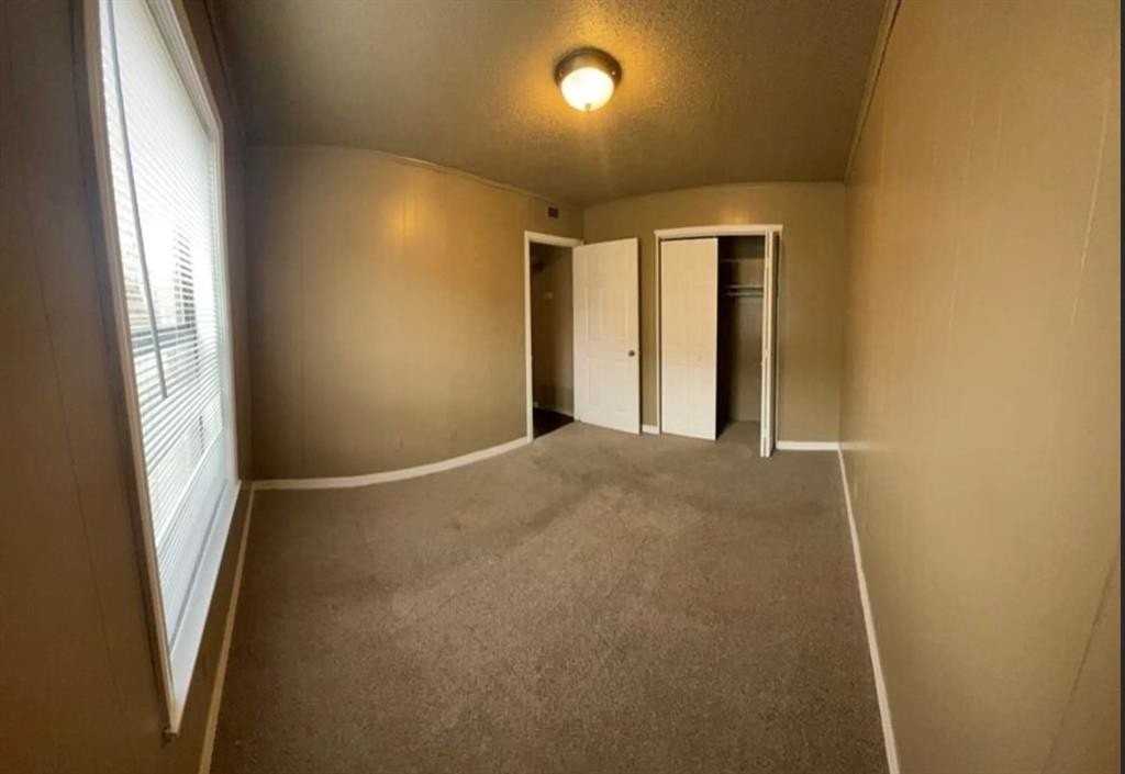 775 W Sycamore St - Photo 5 of 7