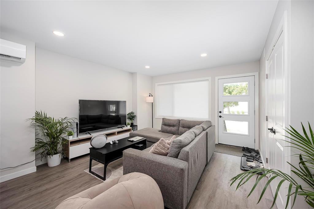 34 Smithfield Ave #MAIN - Photo 2 of 10