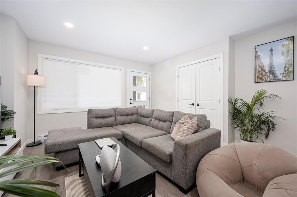 34 Smithfield Ave #MAIN - Photo 3 of 10