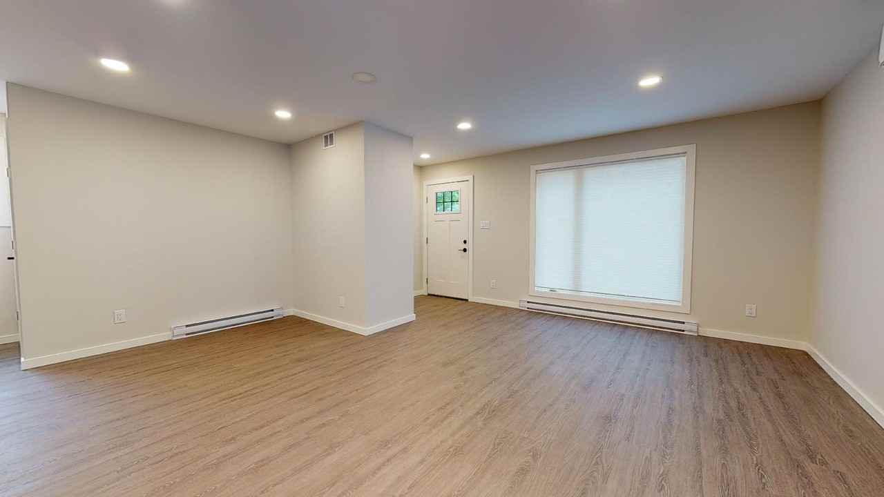 206 Yale Ave E #MAIN - Photo 4 of 12