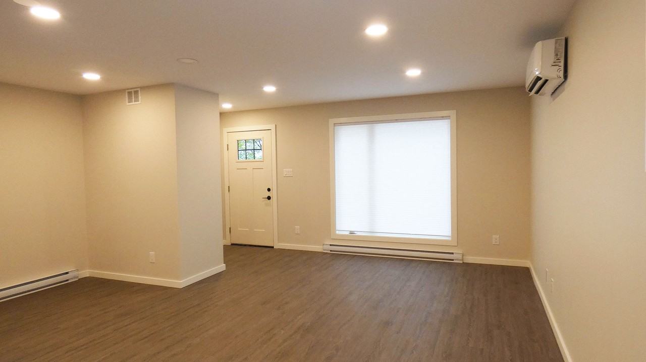 206 Yale Ave E #MAIN - Photo 5 of 12