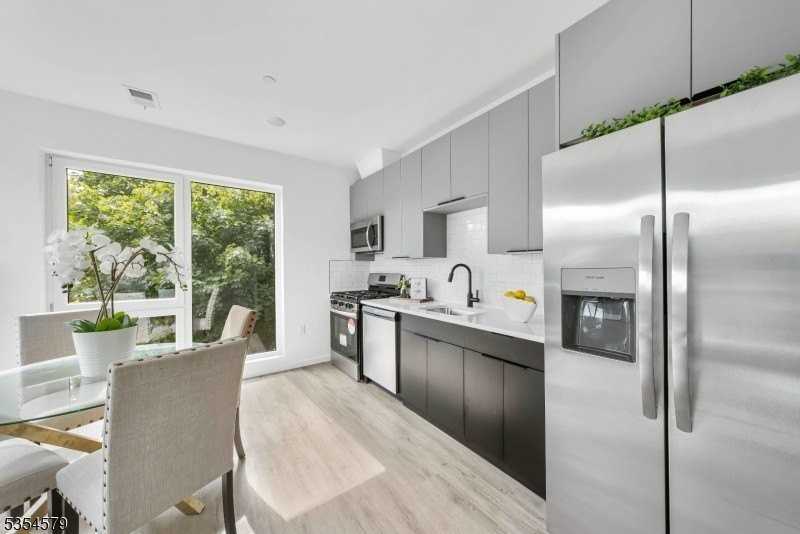 15 S 13th St #305 - Photo 6 of 14