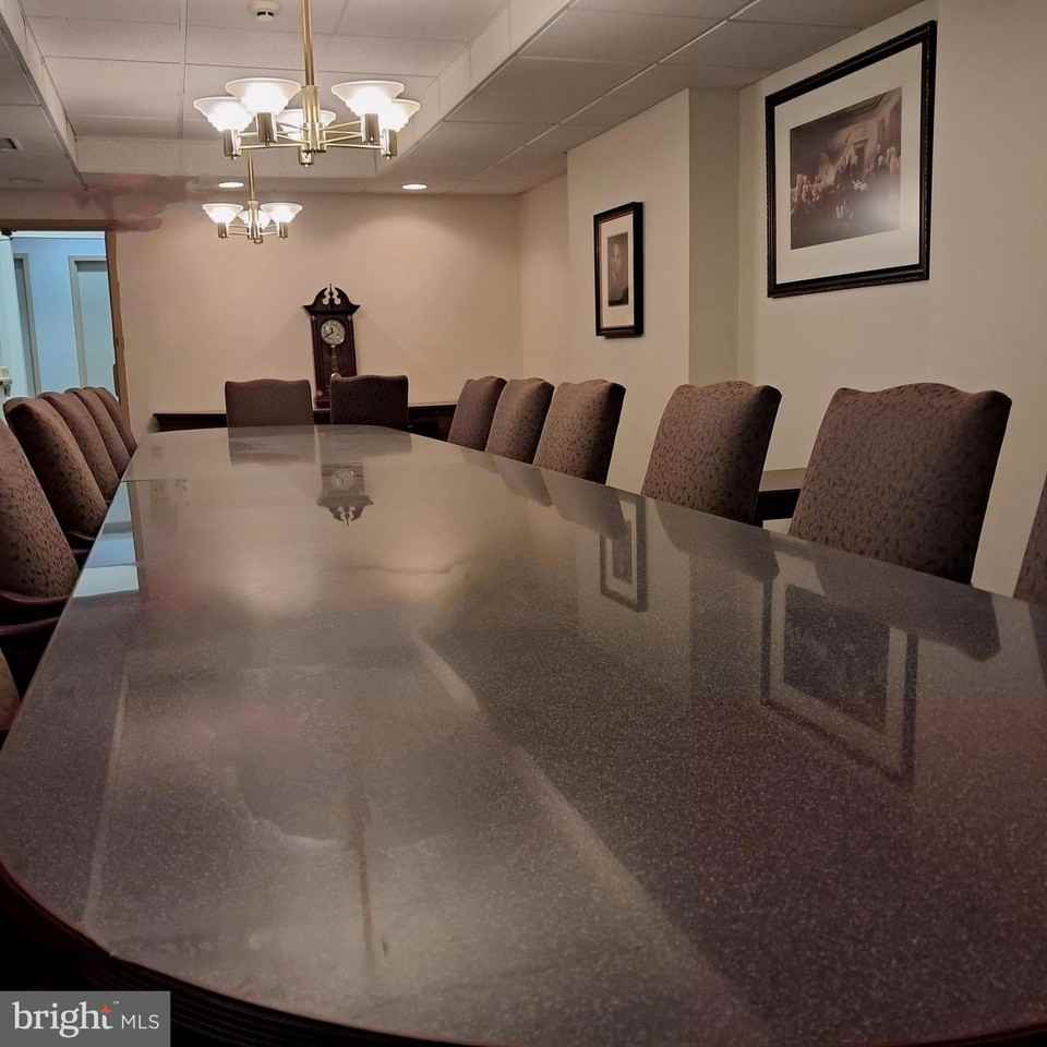 540 Court St - Photo 4 of 18