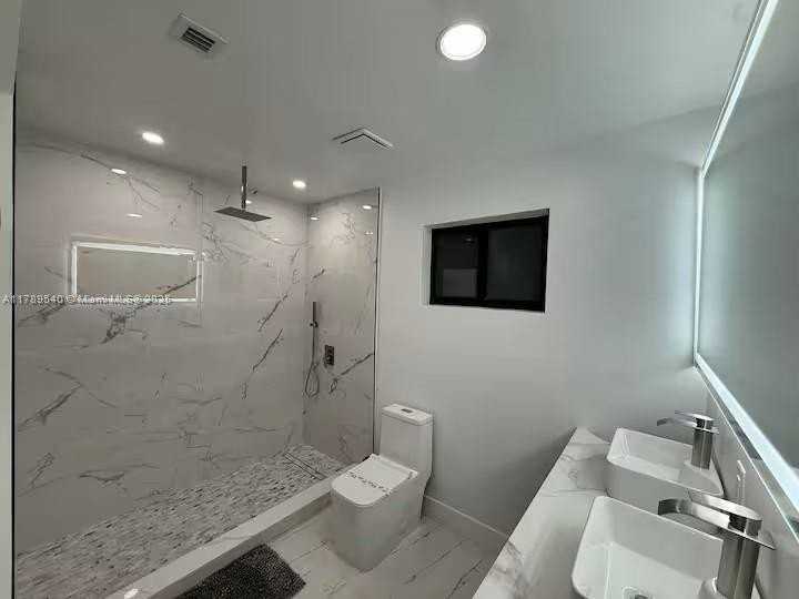 2918 Southwest 2nd Street #2918 - Photo 4 of 16