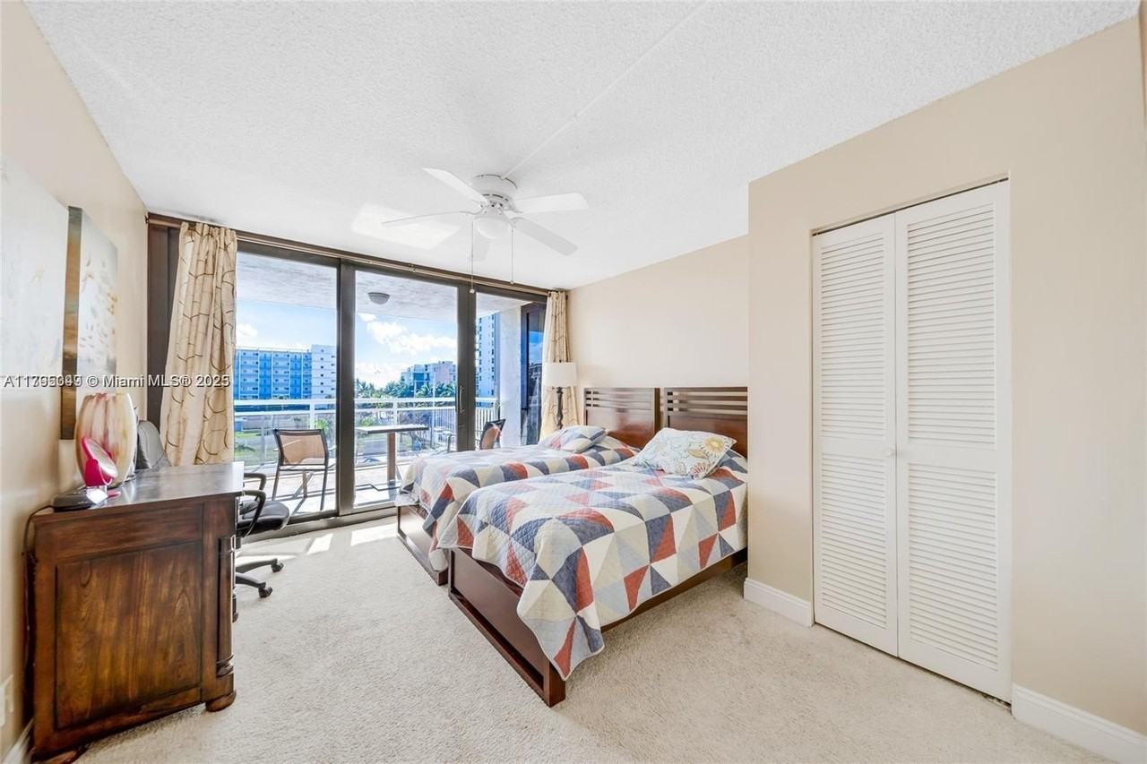 1600 S Ocean Dr #4G - Photo 7 of 18