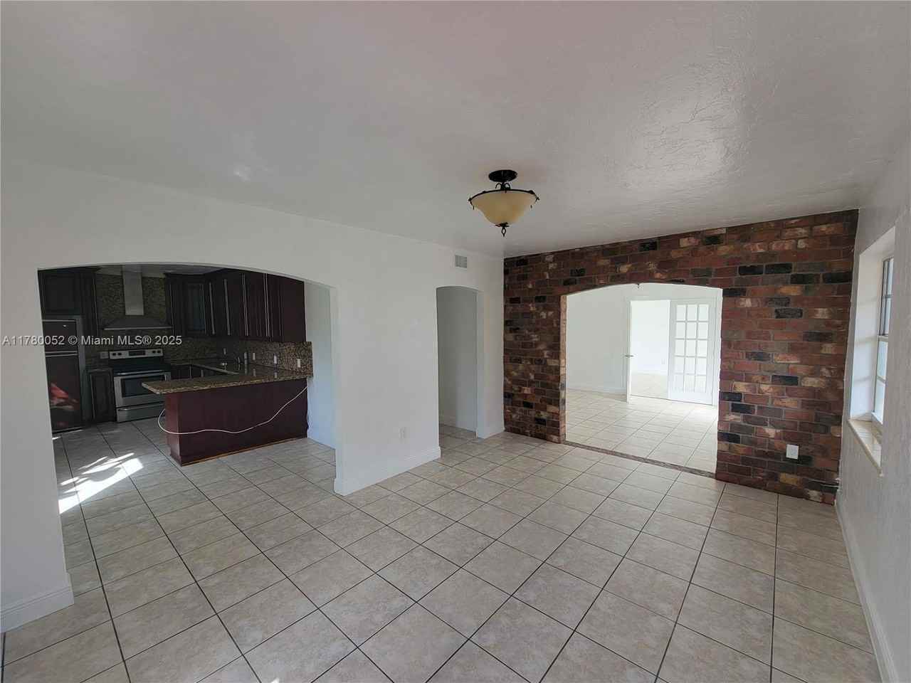 655 Sw 19th Rd #1 - Photo 3 of 8