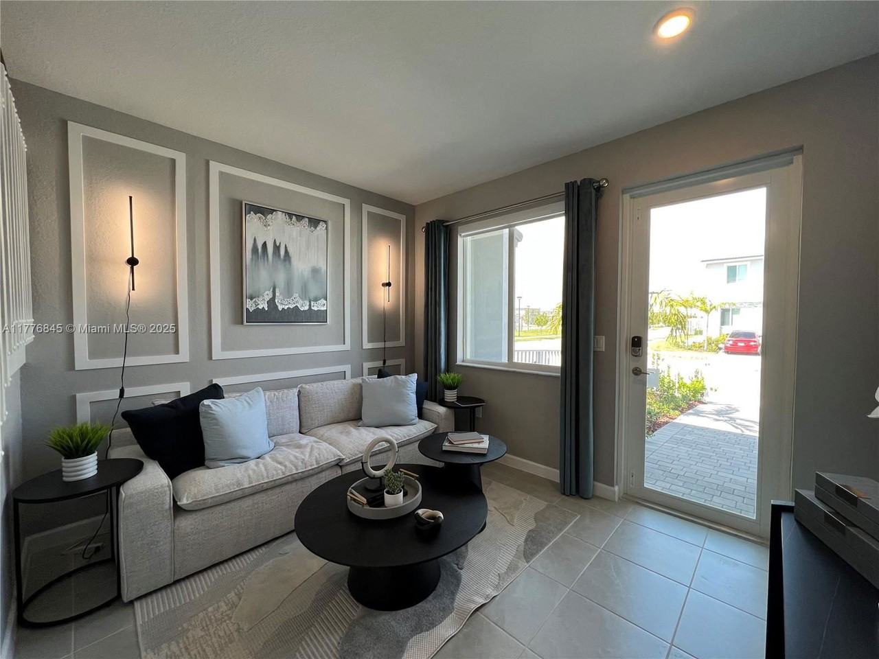 680 Se 13th Ct - Photo 2 of 8