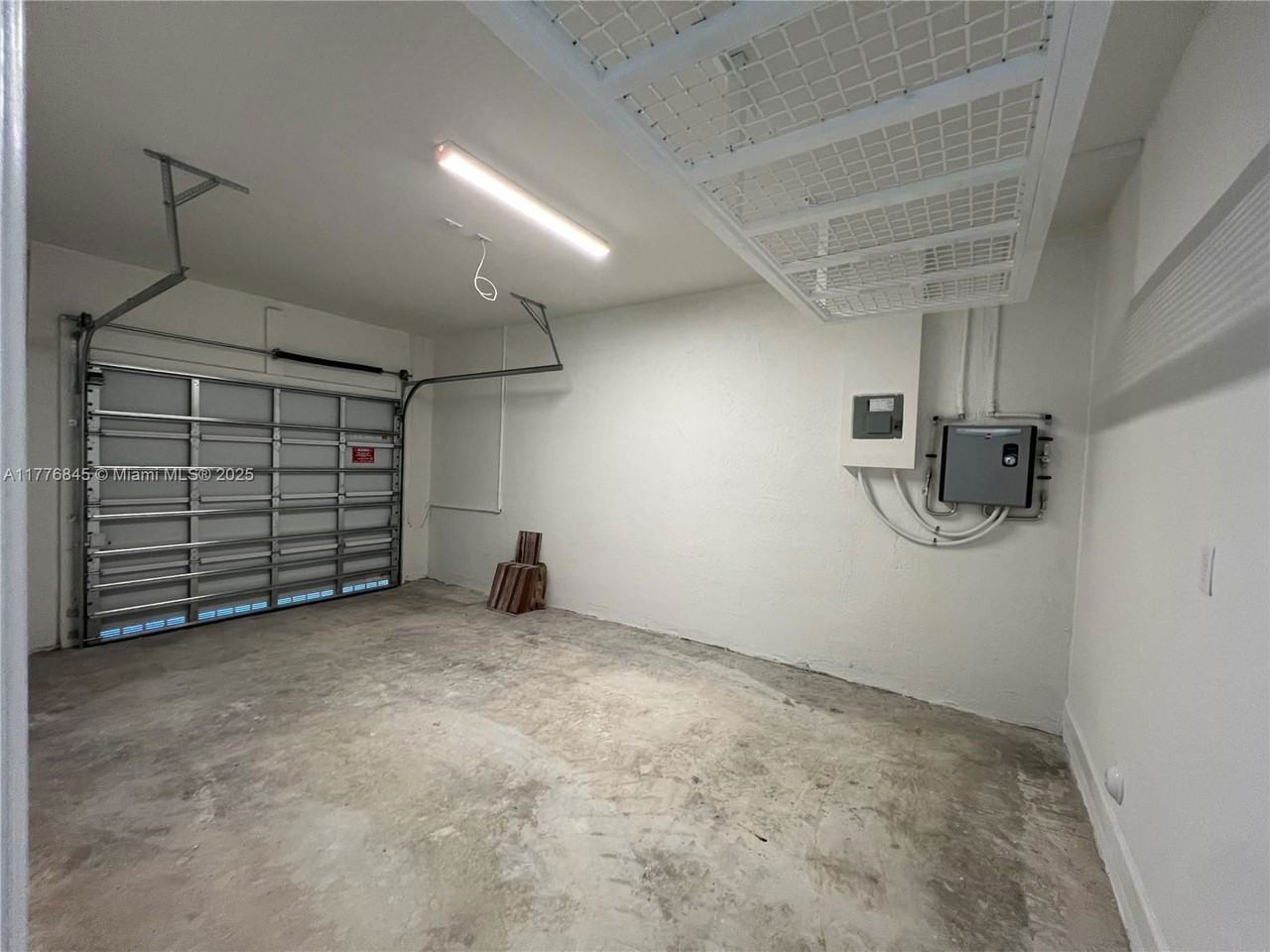 680 Se 13th Ct - Photo 3 of 8