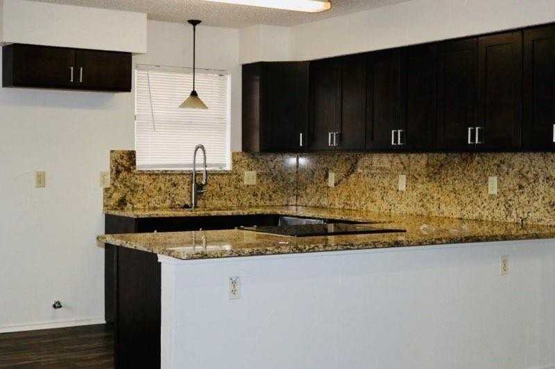 302 Shady Valley Dr - Photo 2 of 9