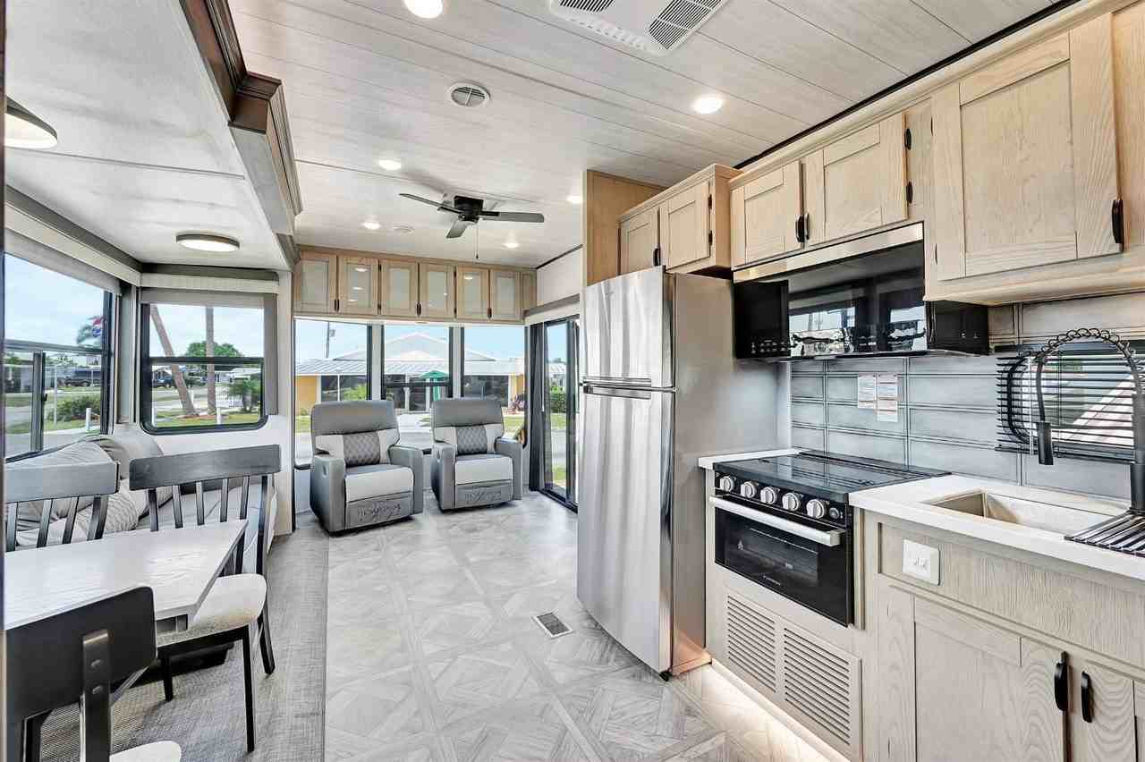 1200 1200 US-27N #17 - Photo 2 of 19