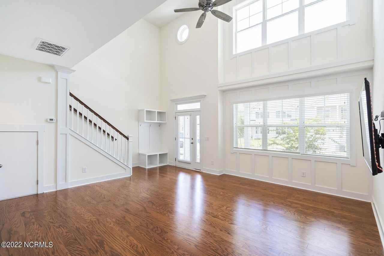 917 Wharton Ave - Photo 3 of 38