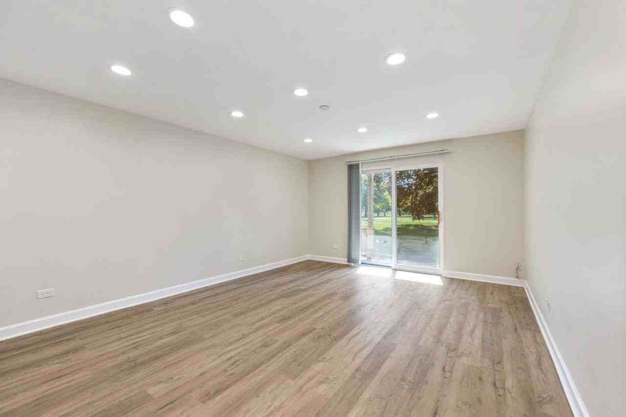 940 Beau Dr - Photo 2 of 16