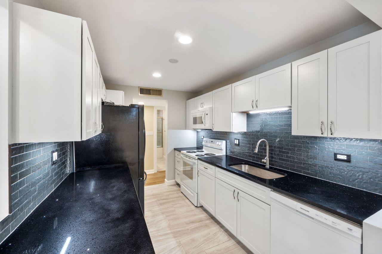 940 Beau Dr - Photo 4 of 16