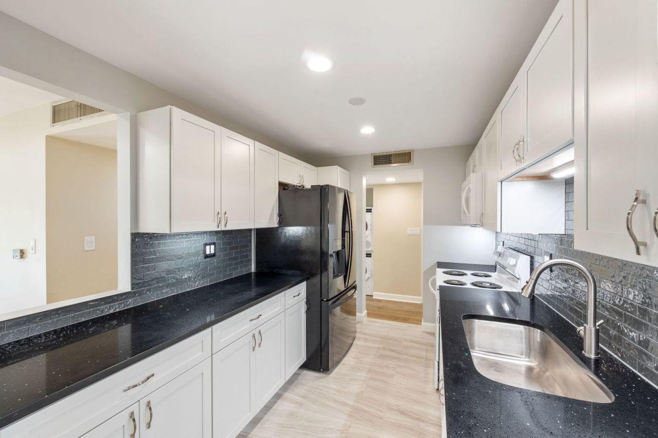 940 Beau Dr - Photo 5 of 16