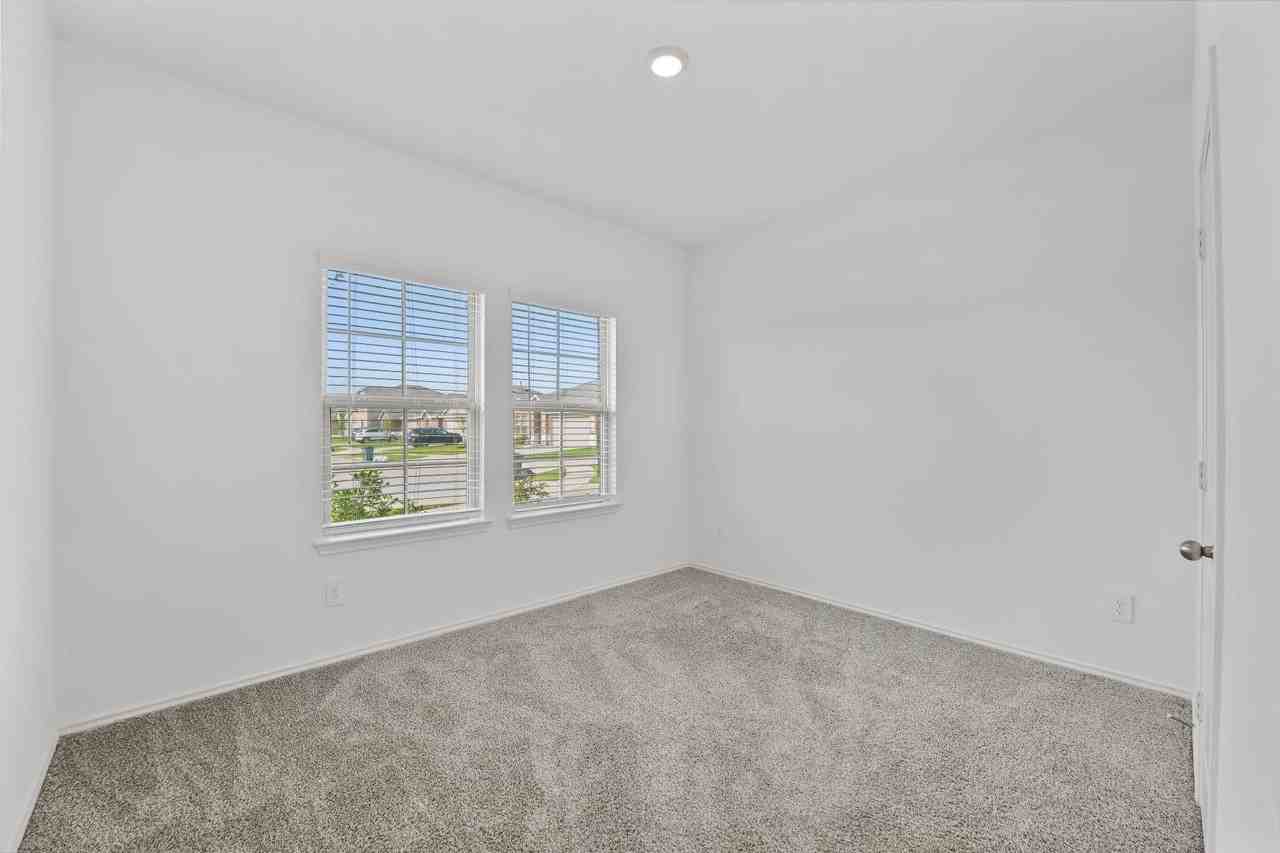 21622 Violet Ridge Rd - Photo 4 of 31