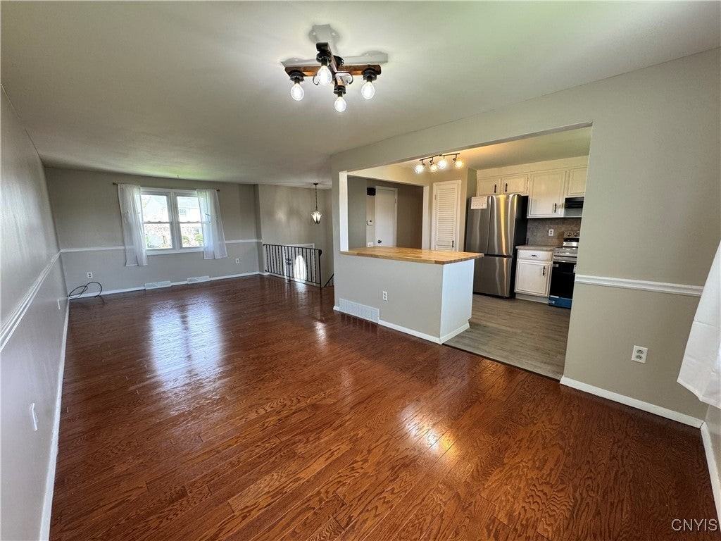 4843 Odonnell St - Photo 6 of 22