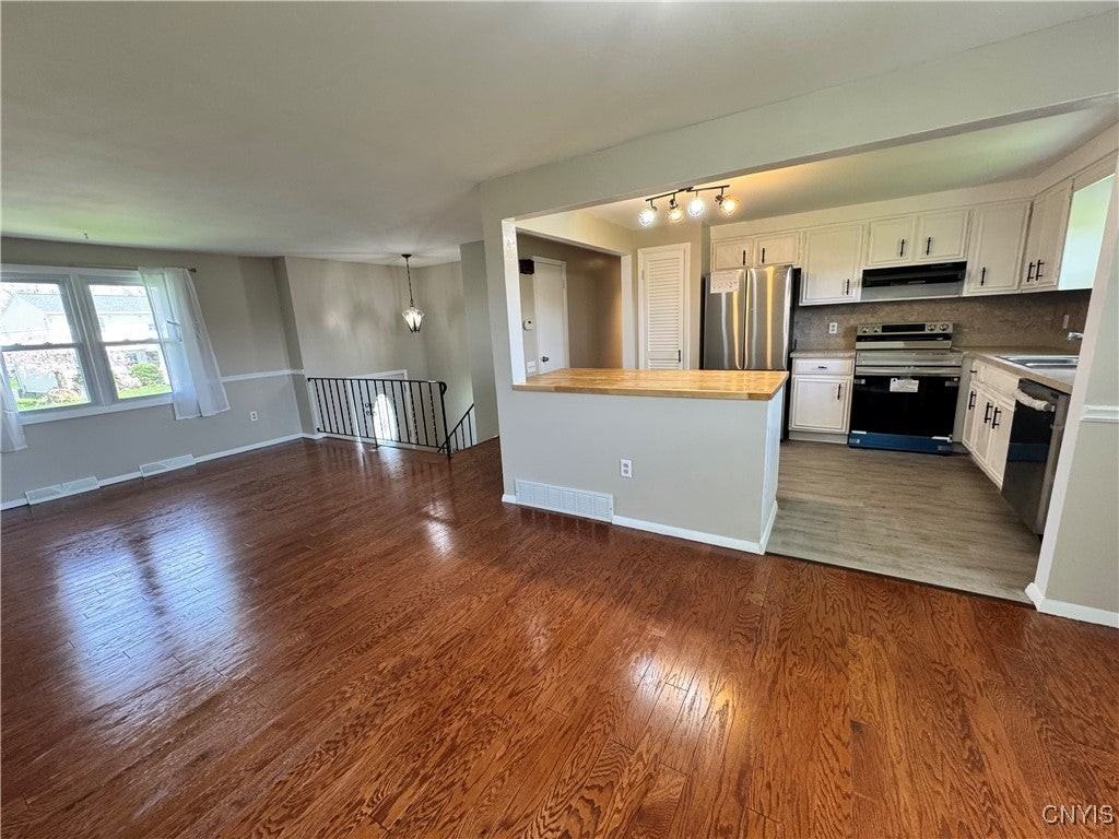 4843 Odonnell St - Photo 7 of 22