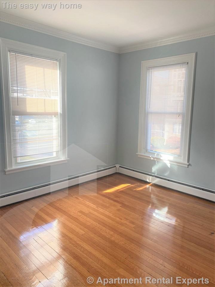 37 Spring St #4 - Photo 4 of 5