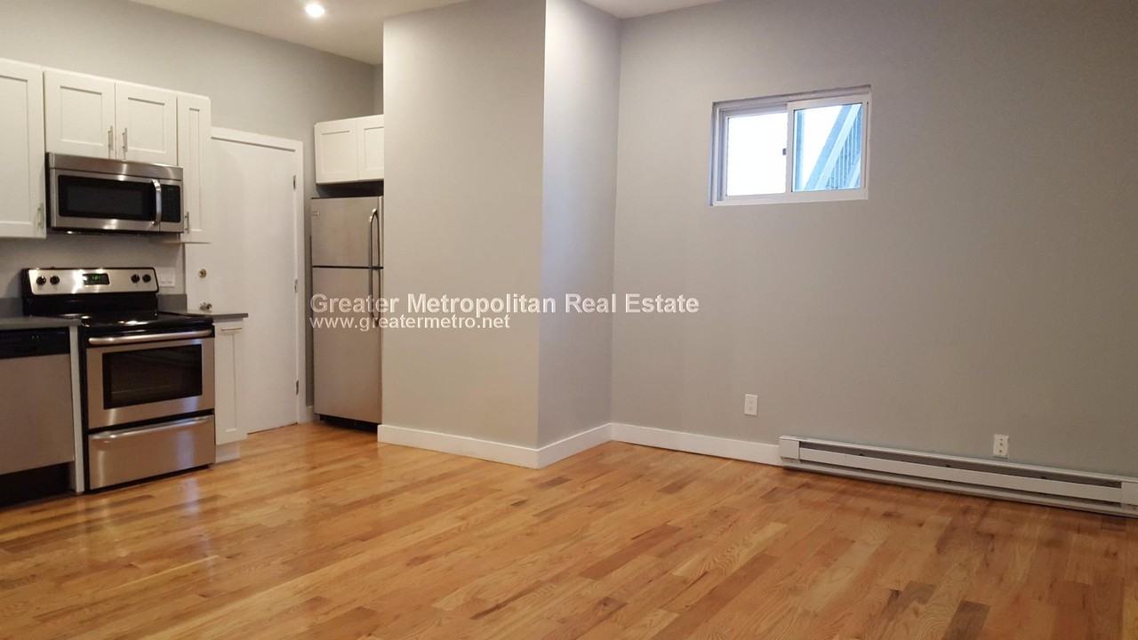 535 E 8th St #2 - Photo 3 of 14