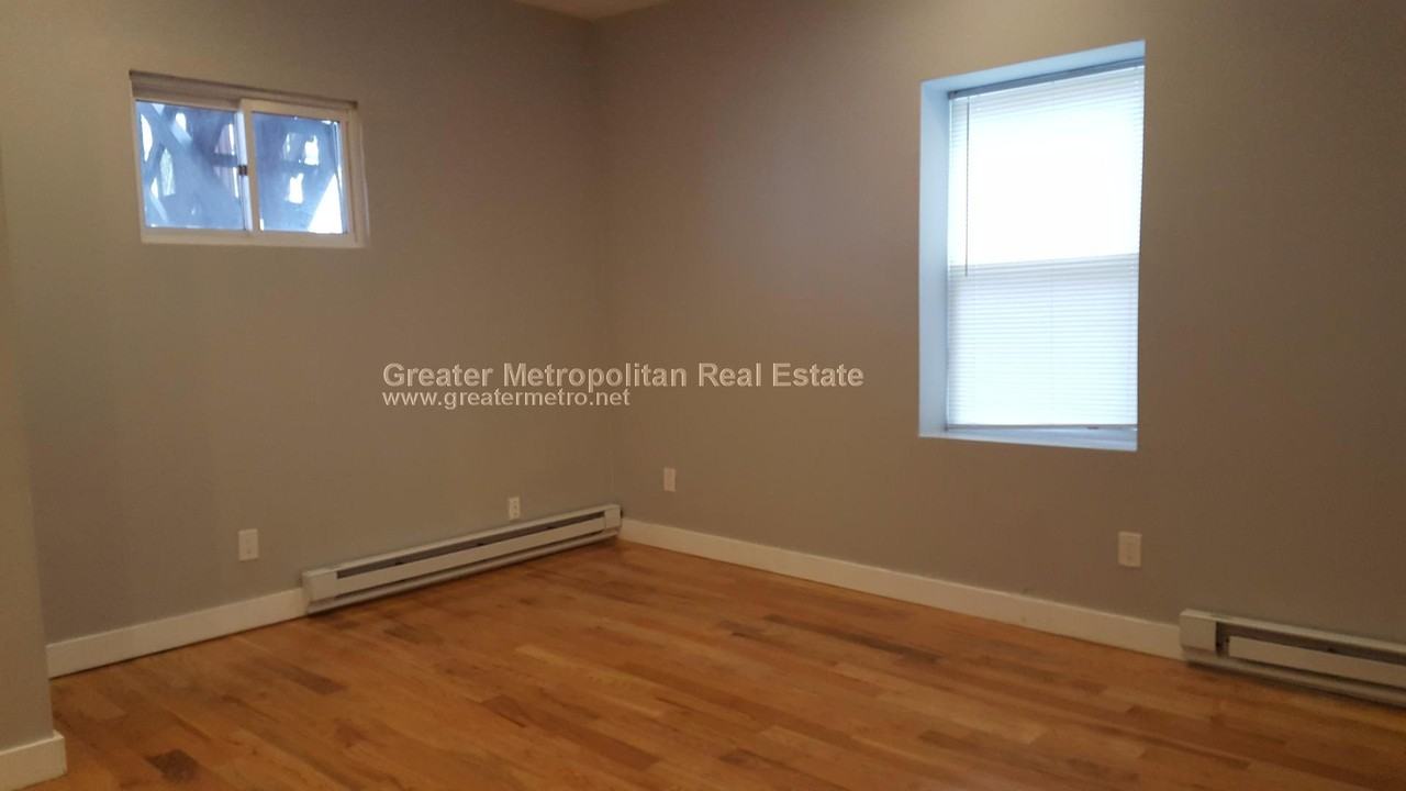 535 E 8th St #2 - Photo 4 of 14