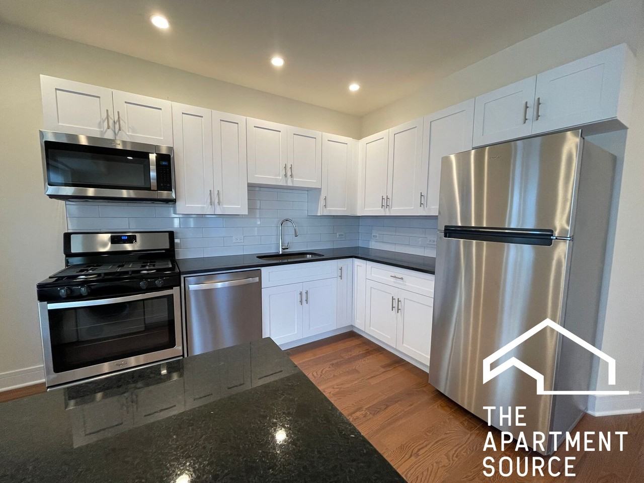 3238 N Clark St #2R - Photo 2 of 18