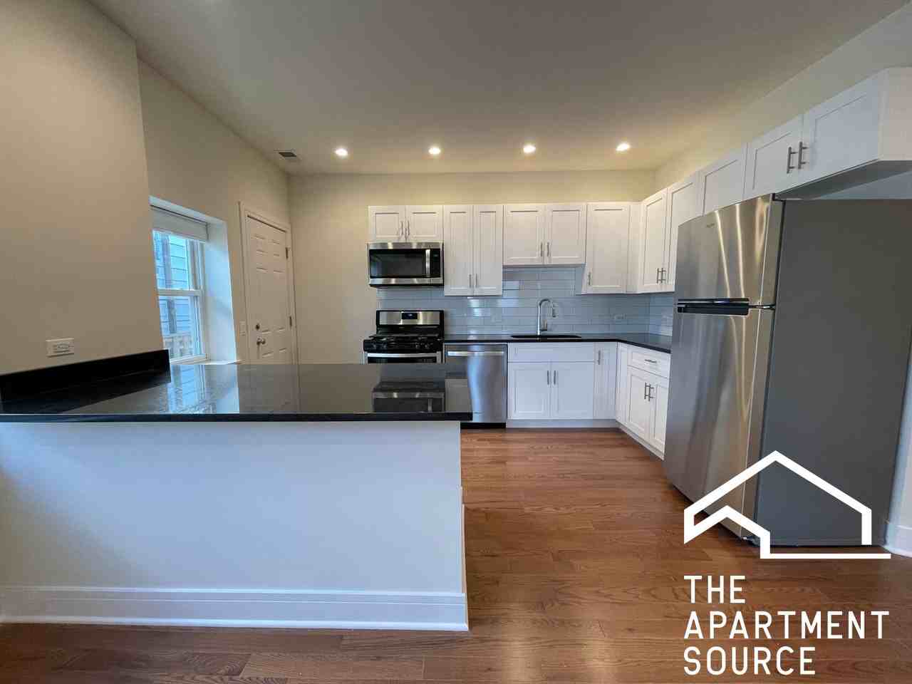 3238 N Clark St #2R - Photo 3 of 18