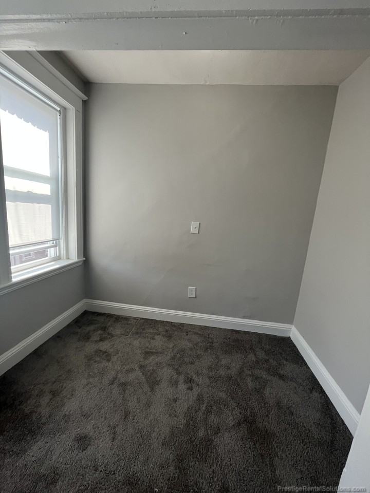 Woodstock Ave. & Kelton St #18 - Photo 4 of 11