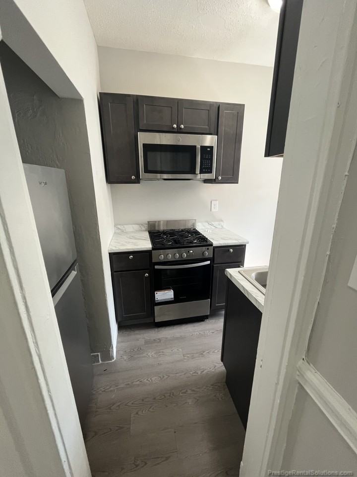 Woodstock Ave. & Kelton St #18 - Photo 7 of 11