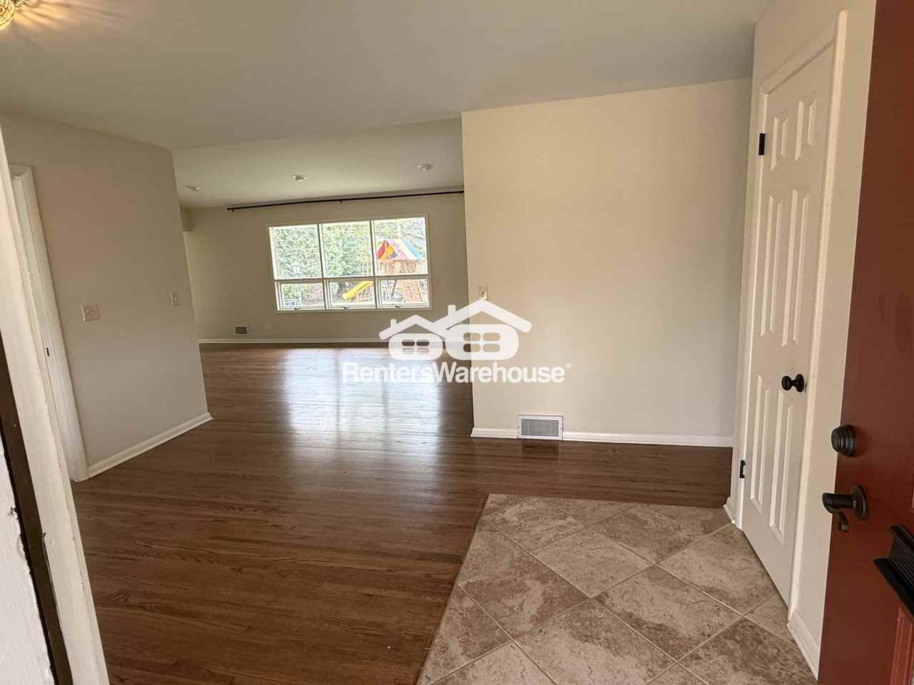 5129 Tifton Dr - Photo 3 of 32
