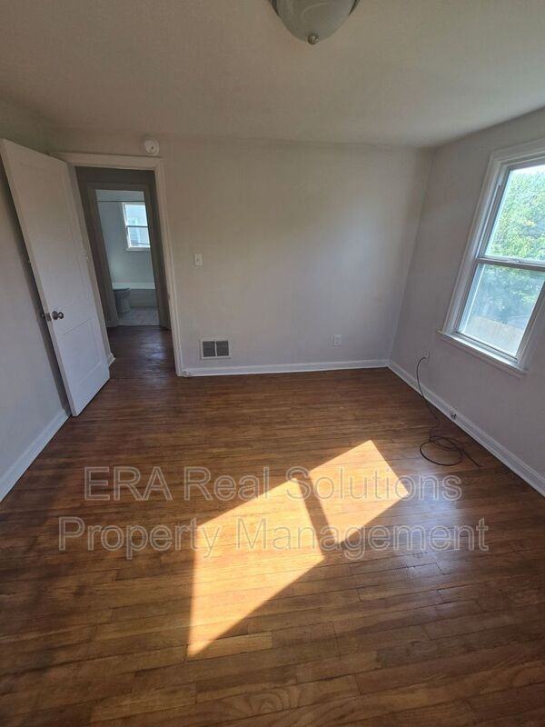 2705 Eakin Rd - Photo 2 of 17