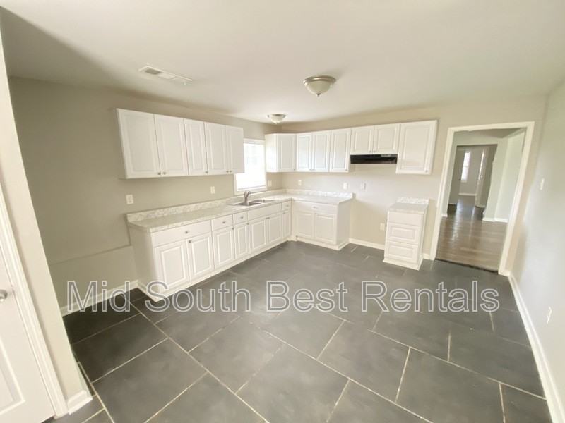 4788 Cloister Cv - Photo 3 of 10