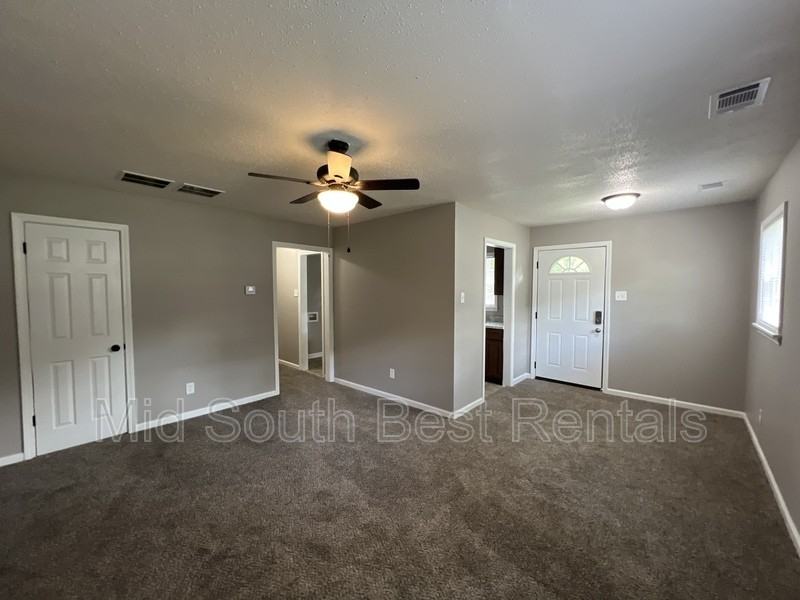 1460 Robin Hood Ln - Photo 2 of 8