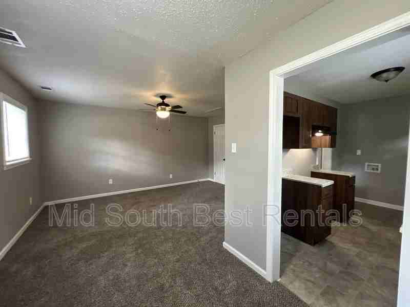 1460 Robin Hood Ln - Photo 3 of 8