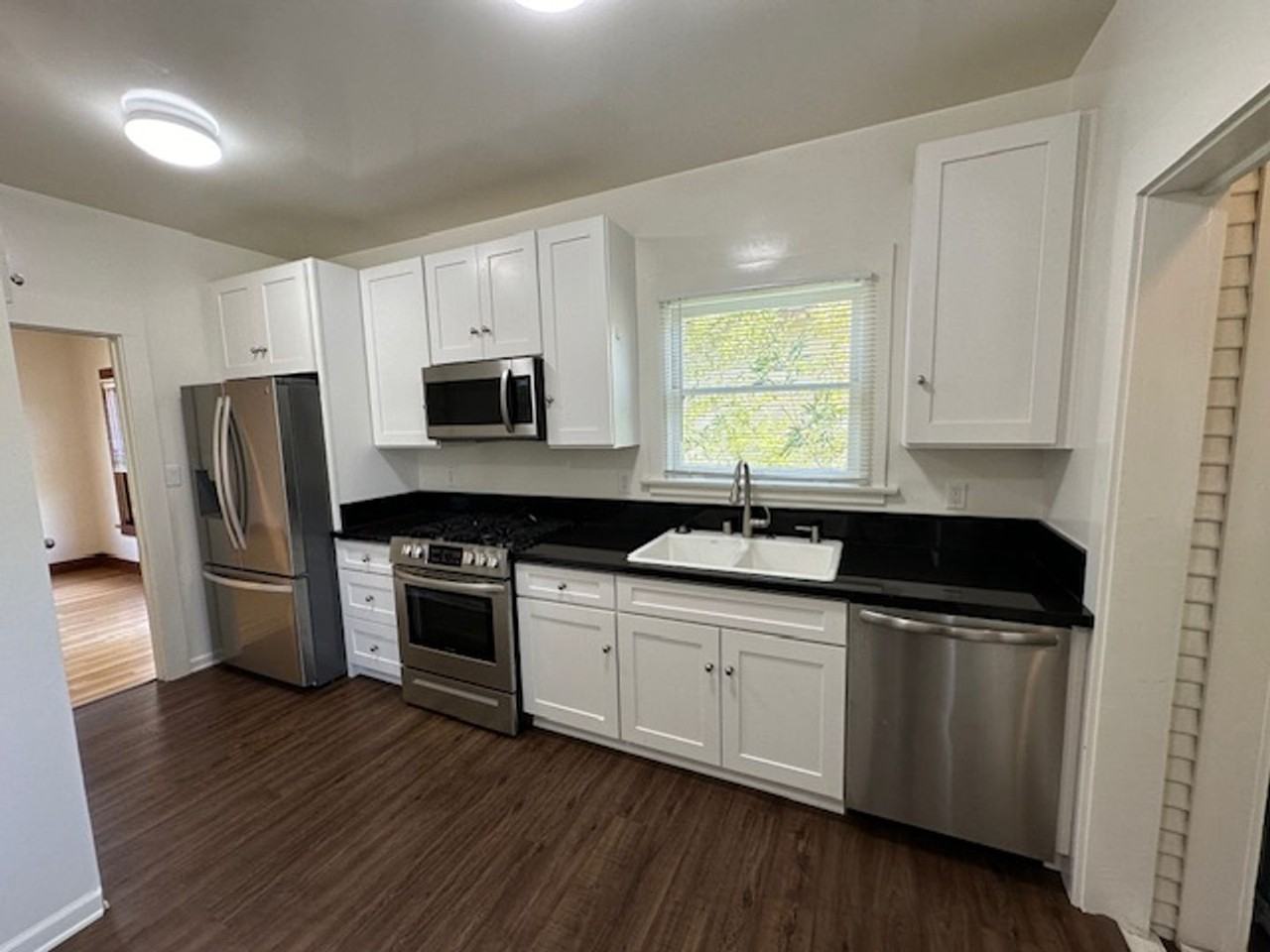 1409 Lyndon St - Photo 2 of 11