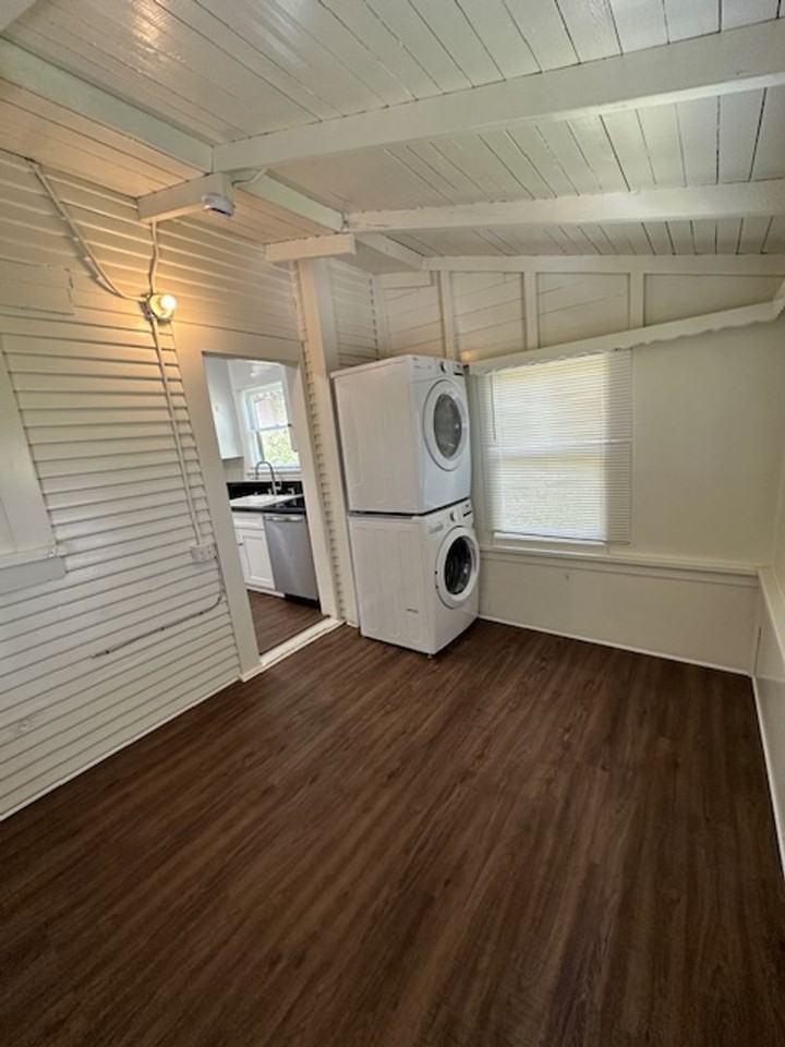 1409 Lyndon St - Photo 6 of 11