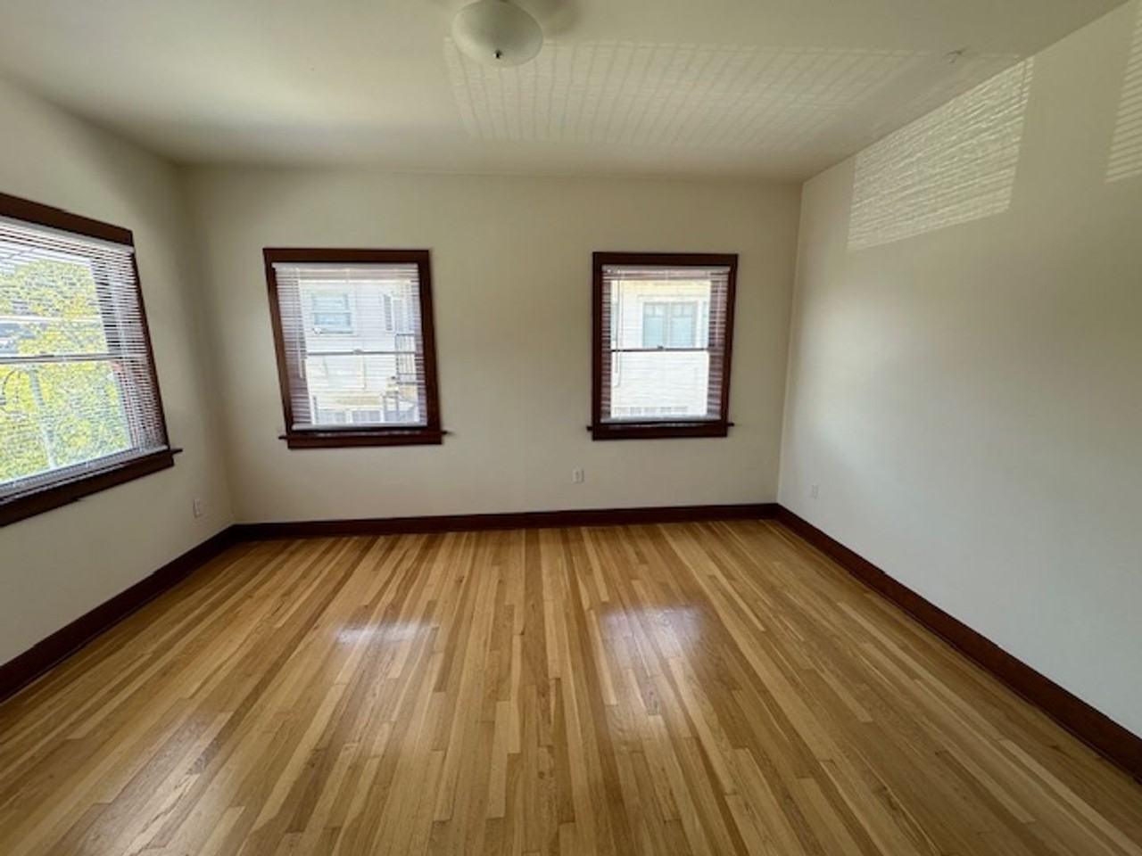 1409 Lyndon St - Photo 7 of 11