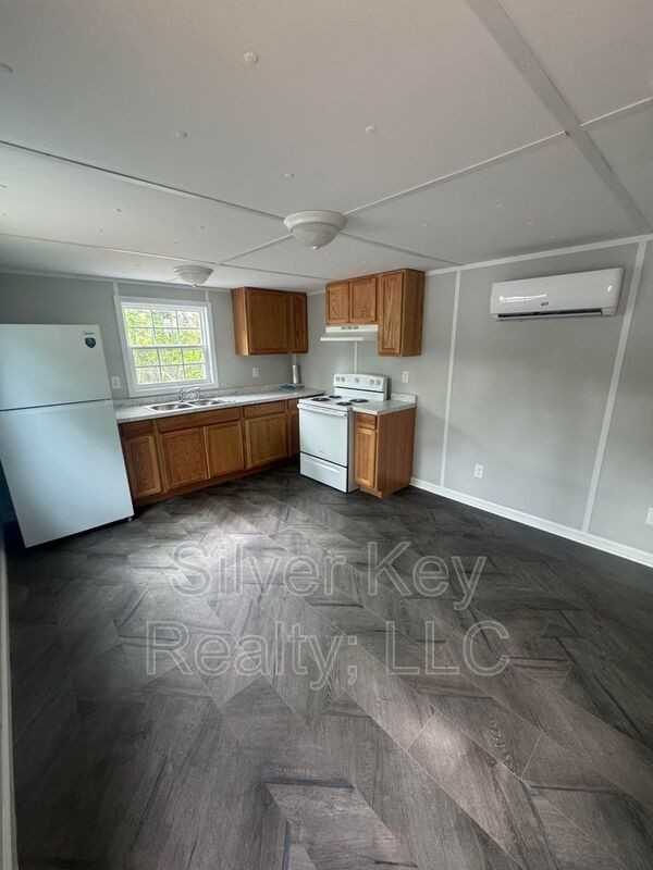 1004 S Jackson St #B10 - Photo 2 of 10
