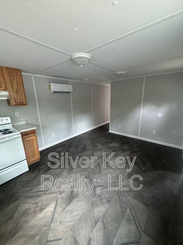 1004 S Jackson St #B10 - Photo 3 of 10