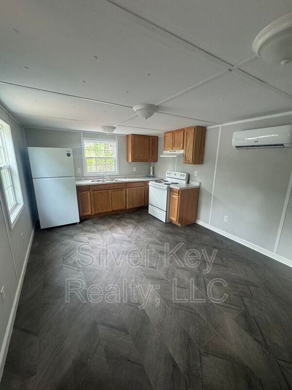 1004 S Jackson St #B10 - Photo 4 of 10