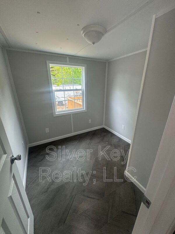 1004 S Jackson St #B10 - Photo 5 of 10