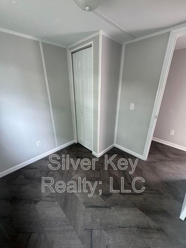 1004 S Jackson St #B10 - Photo 6 of 10