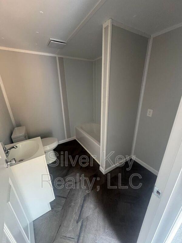 1004 S Jackson St #B10 - Photo 7 of 10