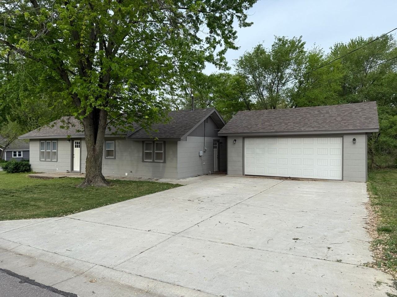 1201 Dearborn St - Photo 2 of 12